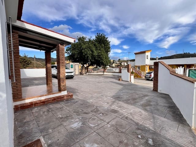 Chalet de 3 habitaciones en Puerto de la Torre, Málaga ciudad en venta con piscina - 425.000 € (Ref: 9471213)