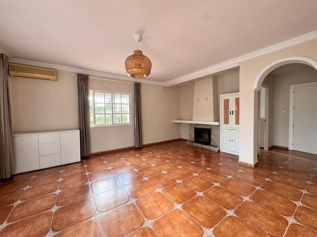 Chalet de 3 habitaciones en Puerto de la Torre, Málaga ciudad en venta con piscina - 425.000 € (Ref: 9471213)