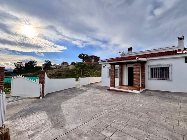 Chalet de 3 habitaciones en Puerto de la Torre, Málaga ciudad en venta con piscina - 425.000 € (Ref: 9471213)