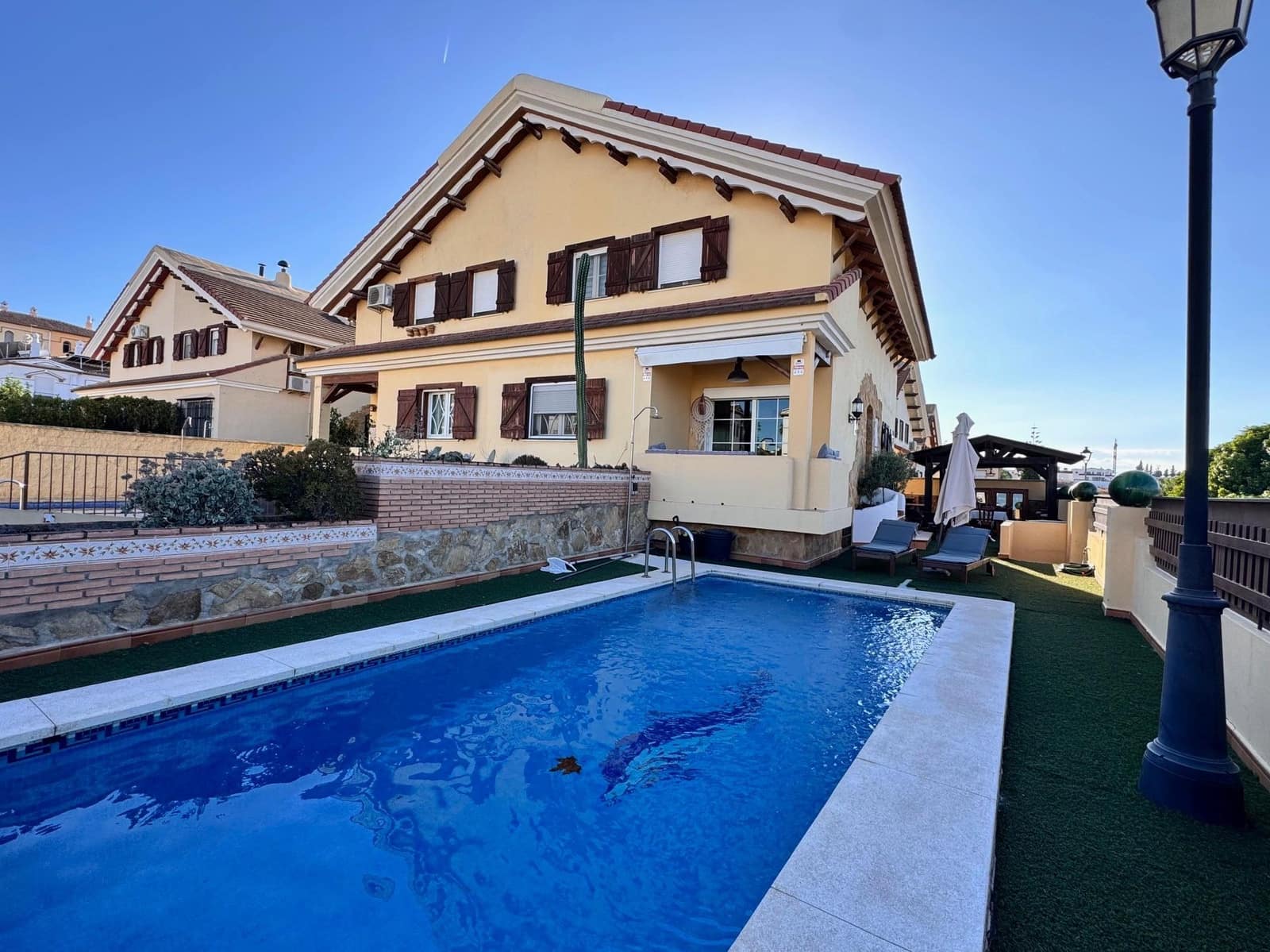 5 bedroom Semi-detached Villa for sale in Alhaurin de la Torre with pool garage - € 590,000 (Ref: 9537327)