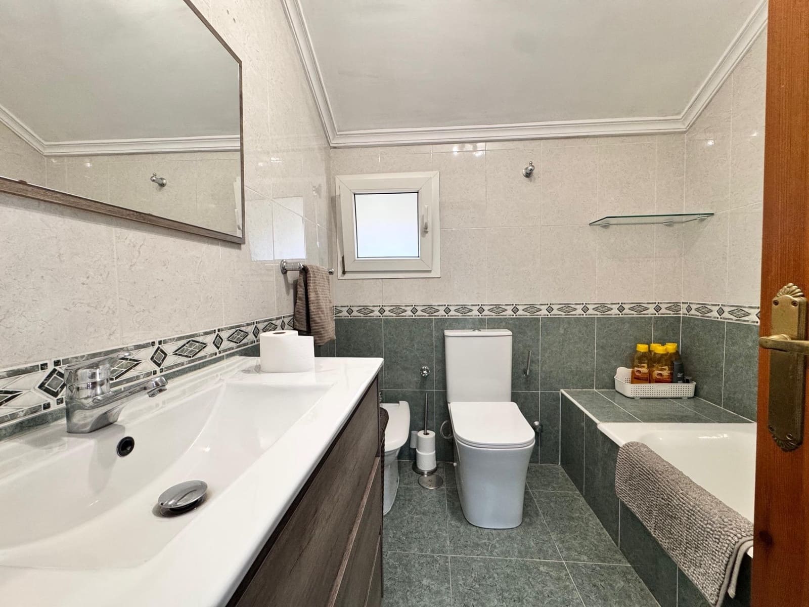 5 bedroom Semi-detached Villa for sale in Alhaurin de la Torre with pool garage - € 590,000 (Ref: 9537327)