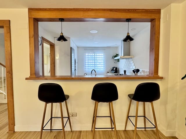 Adosado de 4 habitaciones en Alhaurín de la Torre en venta con piscina - 455.000 € (Ref: 9656142)