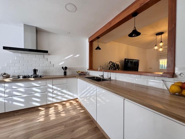 Adosado de 4 habitaciones en Alhaurín de la Torre en venta con piscina - 455.000 € (Ref: 9656142)