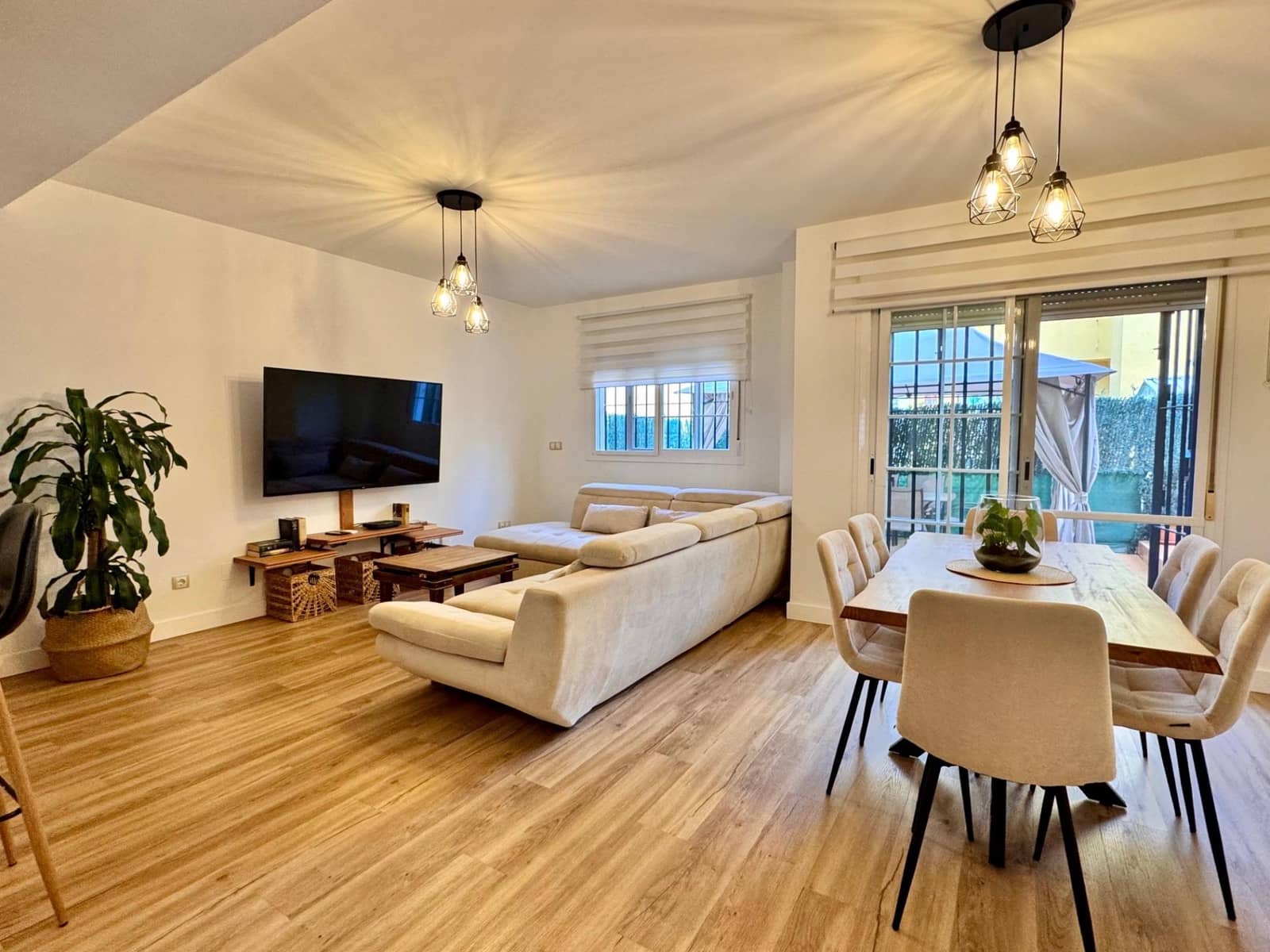 Adosado de 4 habitaciones en Alhaurín de la Torre en venta con piscina - 455.000 € (Ref: 9656142)