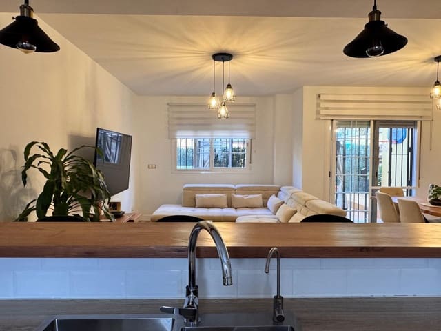 Adosado de 4 habitaciones en Alhaurín de la Torre en venta con piscina - 455.000 € (Ref: 9656142)