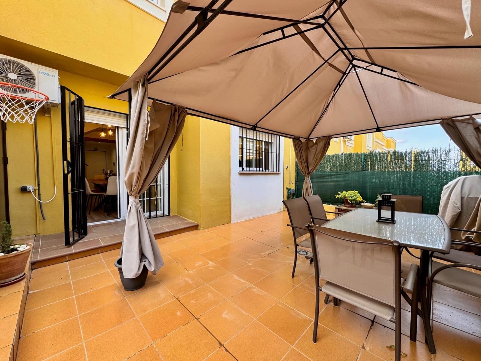 Adosado de 4 habitaciones en Alhaurín de la Torre en venta con piscina - 455.000 € (Ref: 9656142)