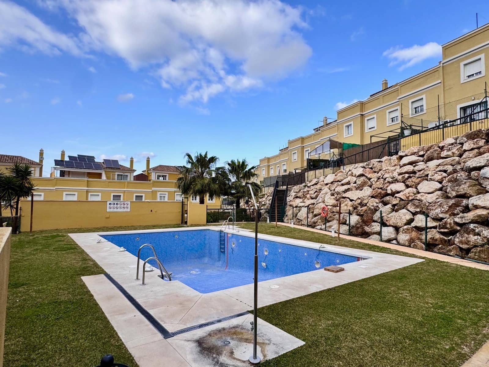 Adosado de 4 habitaciones en Alhaurín de la Torre en venta con piscina - 455.000 € (Ref: 9656142)