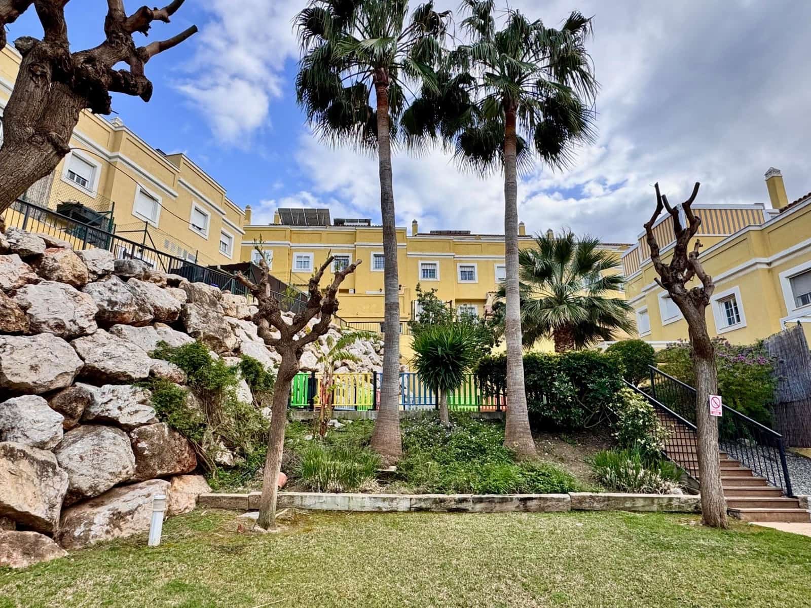 Adosado de 4 habitaciones en Alhaurín de la Torre en venta con piscina - 455.000 € (Ref: 9656142)