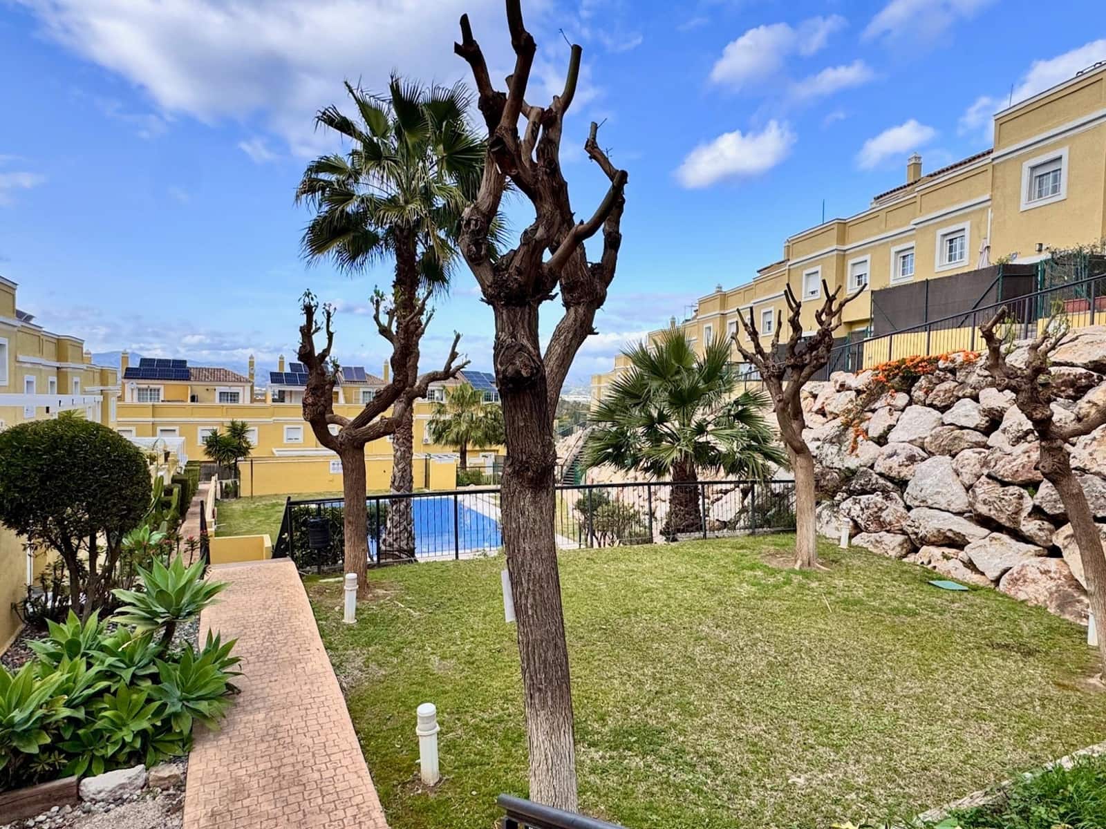 Adosado de 4 habitaciones en Alhaurín de la Torre en venta con piscina - 455.000 € (Ref: 9656142)