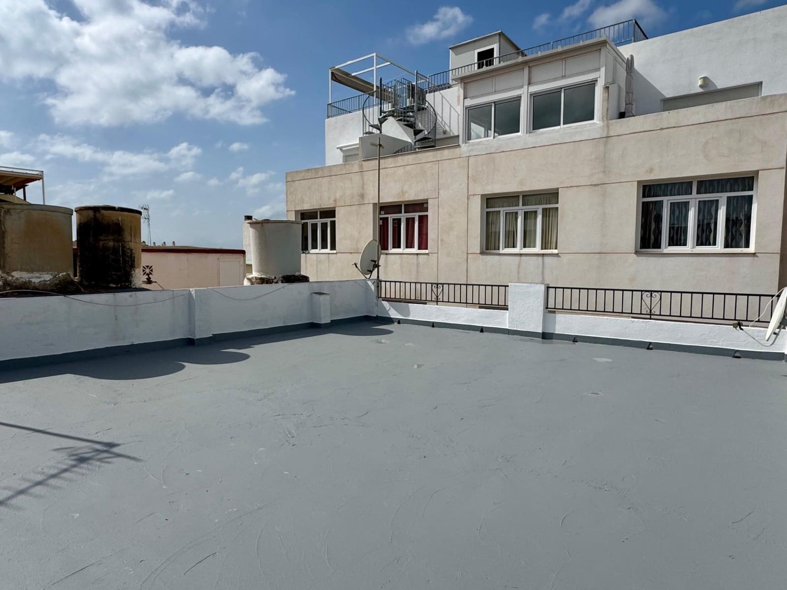 4 bedroom Flat for sale in Las Lagunas de Mijas - € 280,000 (Ref: 9758993)