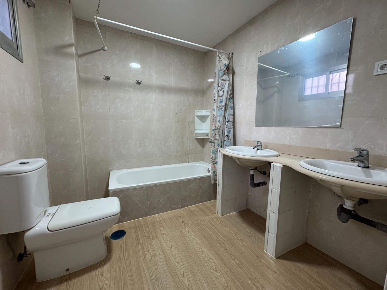 4 bedroom Flat for sale in Las Lagunas de Mijas - € 280,000 (Ref: 9758993)