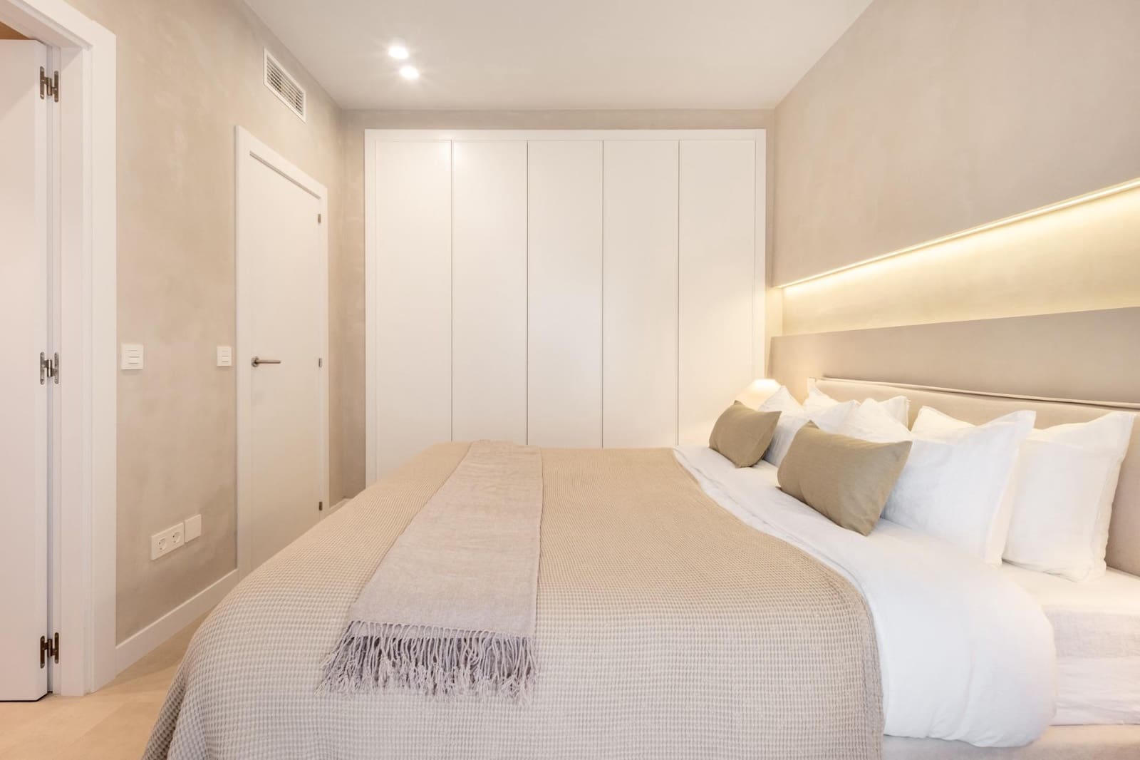 3 sovrum Radhus till salu i Bahia de Marbella med pool - 1 725 000 € (Ref: 9799291)