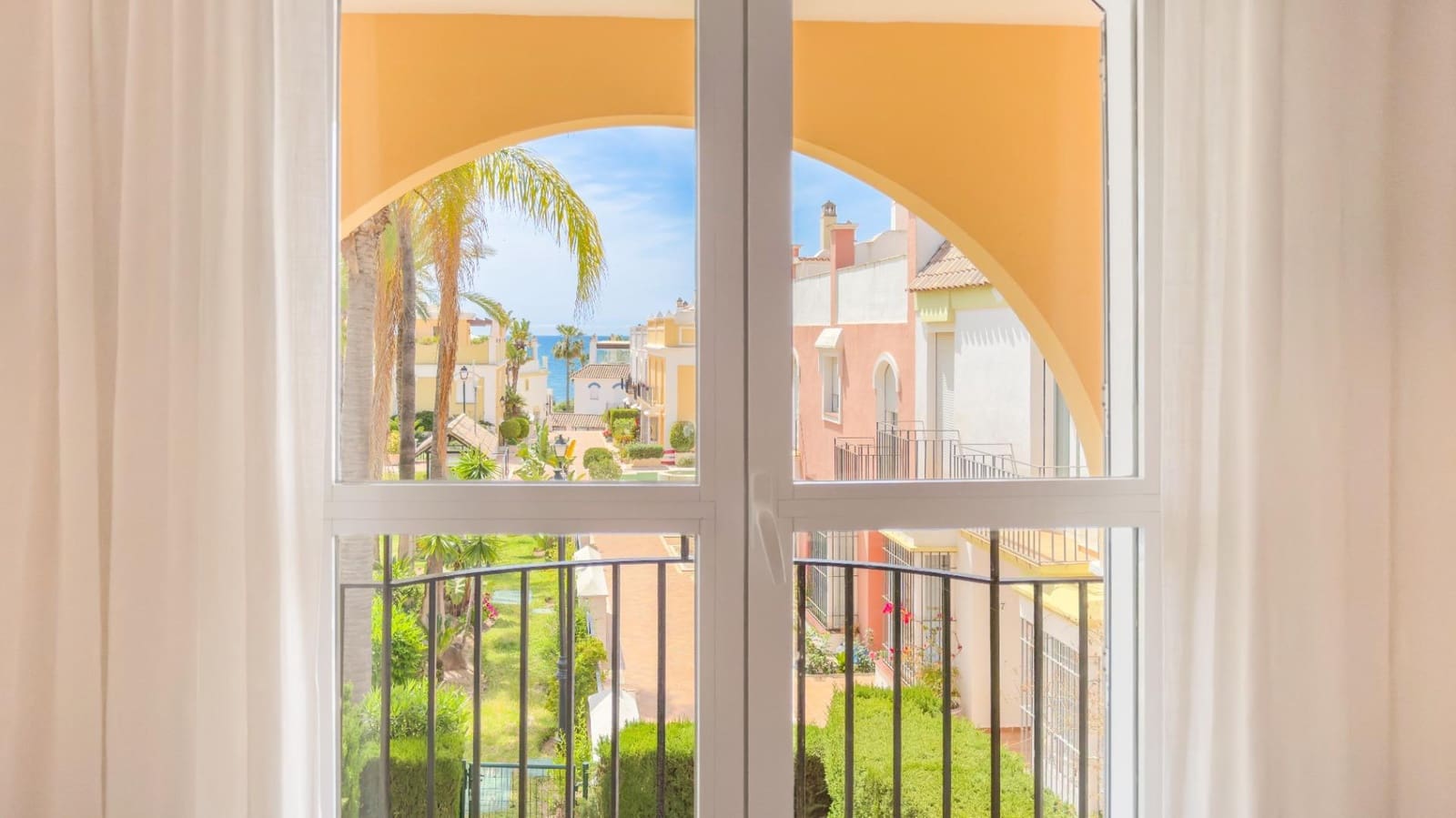 3 sovrum Radhus till salu i Bahia de Marbella med pool - 1 725 000 € (Ref: 9799291)