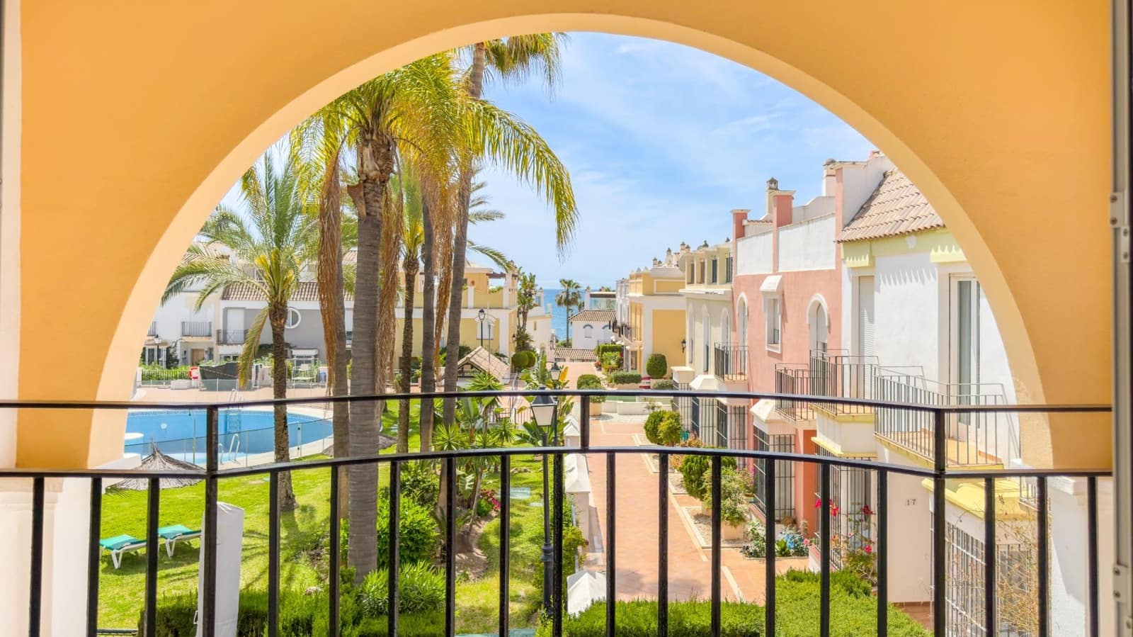 3 sovrum Radhus till salu i Bahia de Marbella med pool - 1 725 000 € (Ref: 9799291)