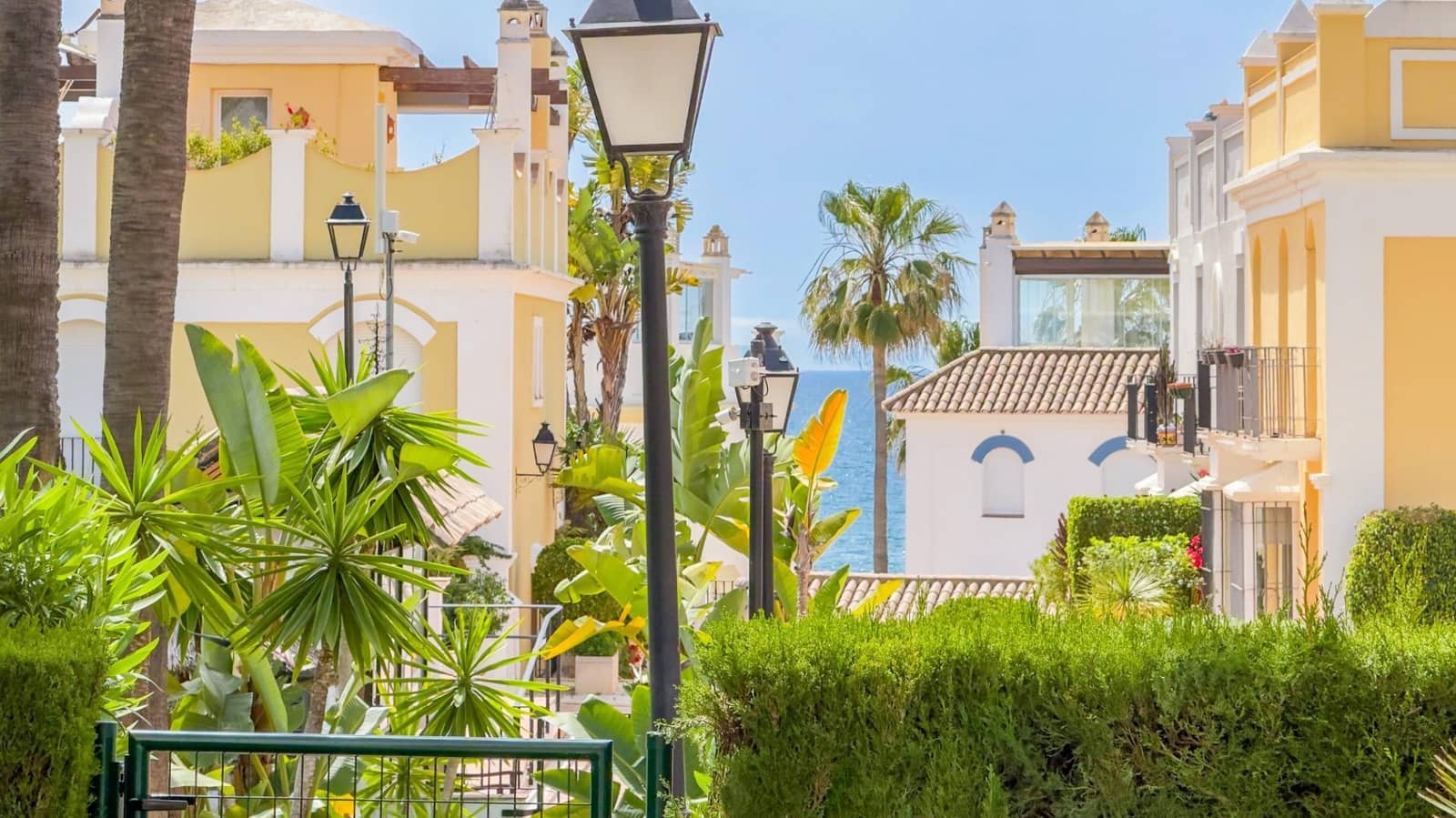 3 sovrum Radhus till salu i Bahia de Marbella med pool - 1 725 000 € (Ref: 9799291)