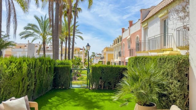 3 sovrum Radhus till salu i Bahía de Marbella, Marbella med pool - 1 725 000 € (Ref: 9799291)