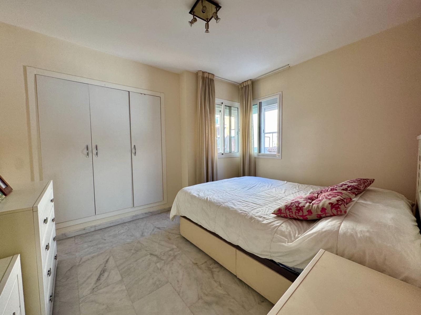 3 soveværelse Lejlighed til salg i Malaga by - € 270.000 (Ref: 9958185)