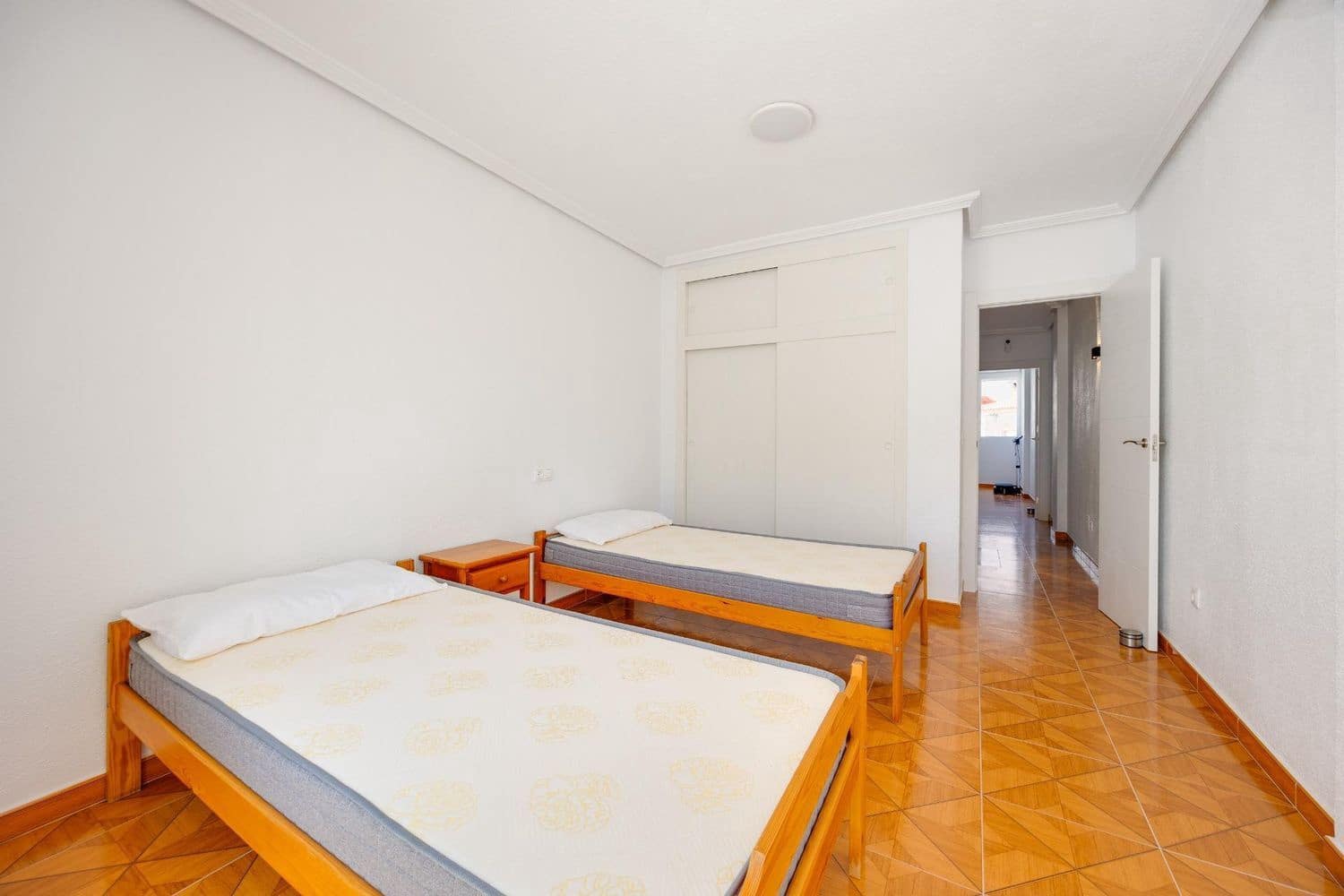 3 quarto Apartamento para venda em Torrevieja com garagem - 225 000 € (Ref: 10004955)