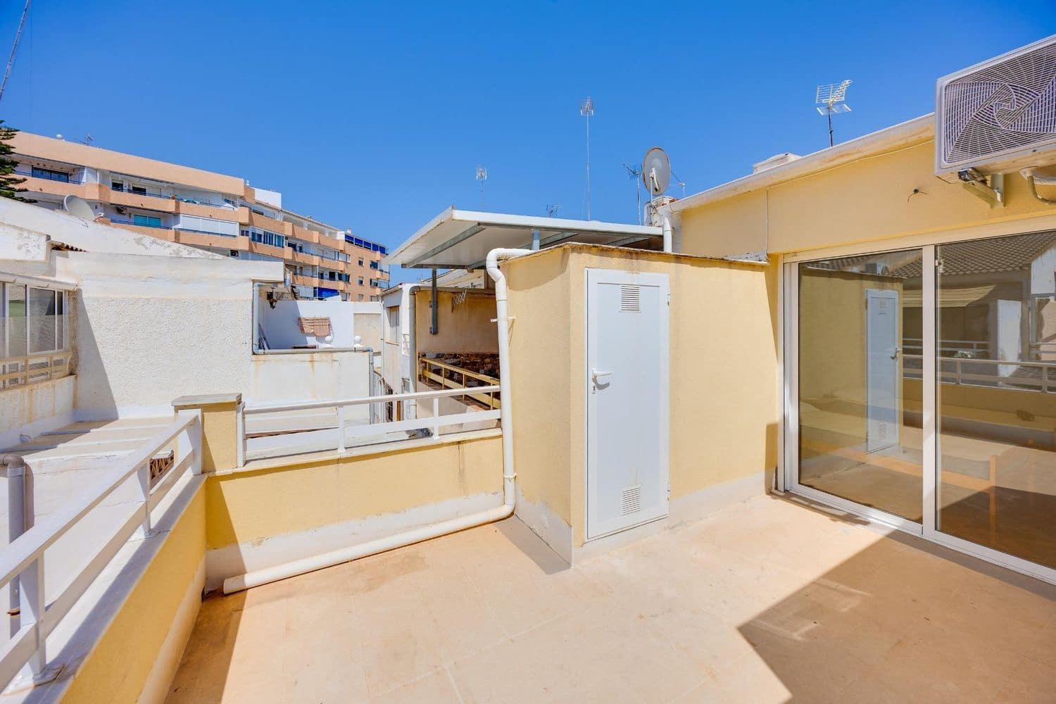 3 quarto Apartamento para venda em Torrevieja com garagem - 225 000 € (Ref: 10004955)