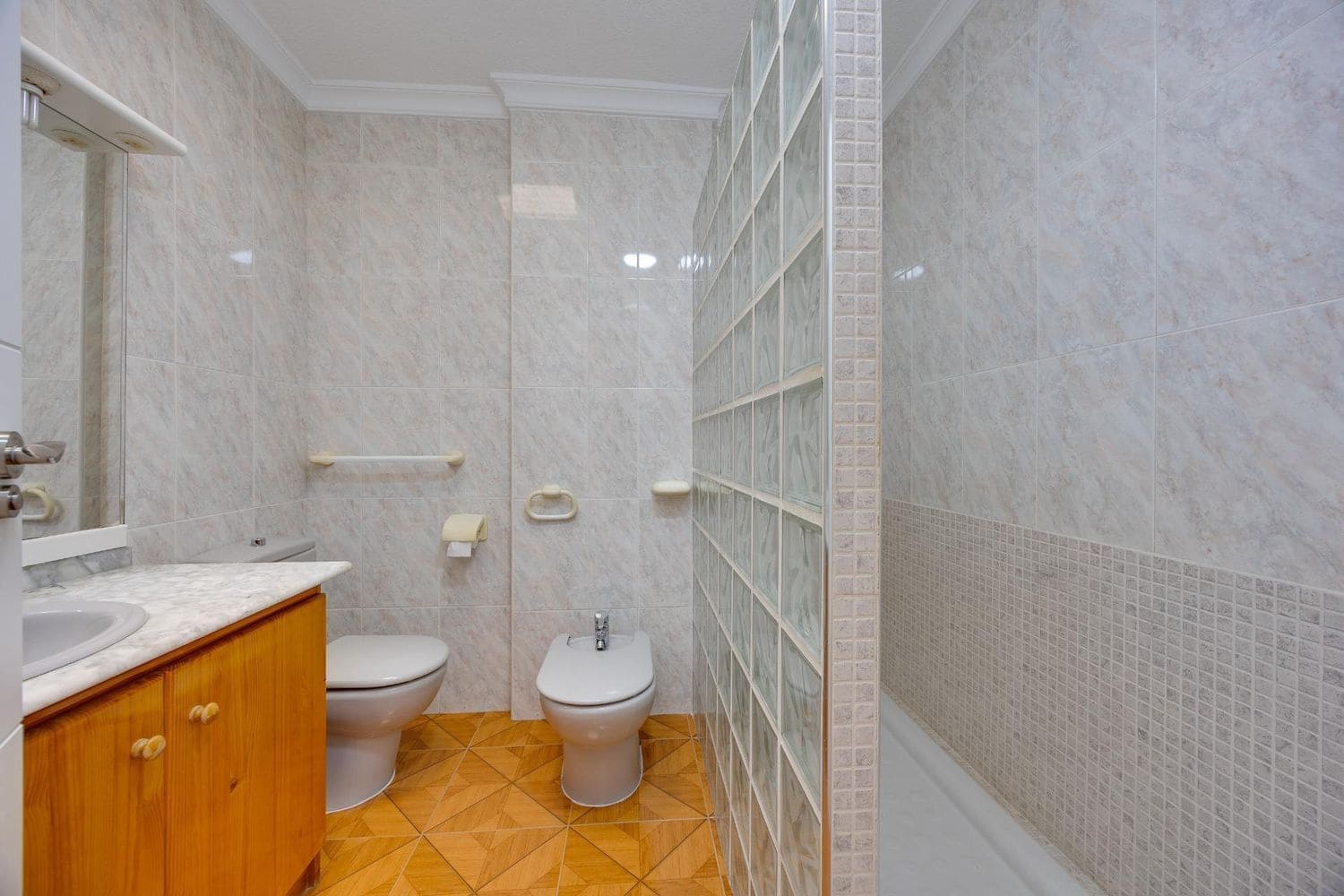 3 quarto Apartamento para venda em Torrevieja com garagem - 225 000 € (Ref: 10004955)