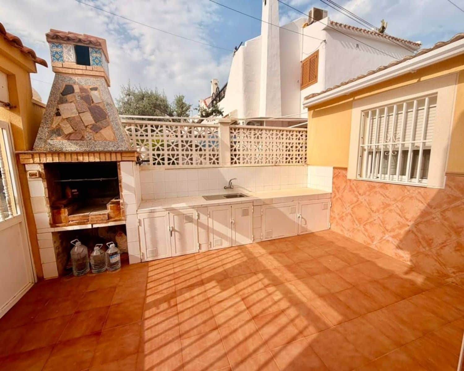 Casa de 3 habitaciones en Torrevieja en venta con garaje - 219.000 € (Ref: 10004956)