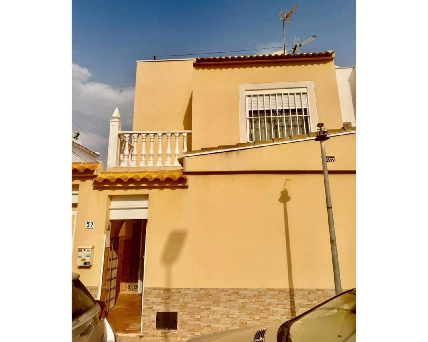 Casa de 3 habitaciones en Torrevieja en venta con garaje - 219.000 € (Ref: 10004956)