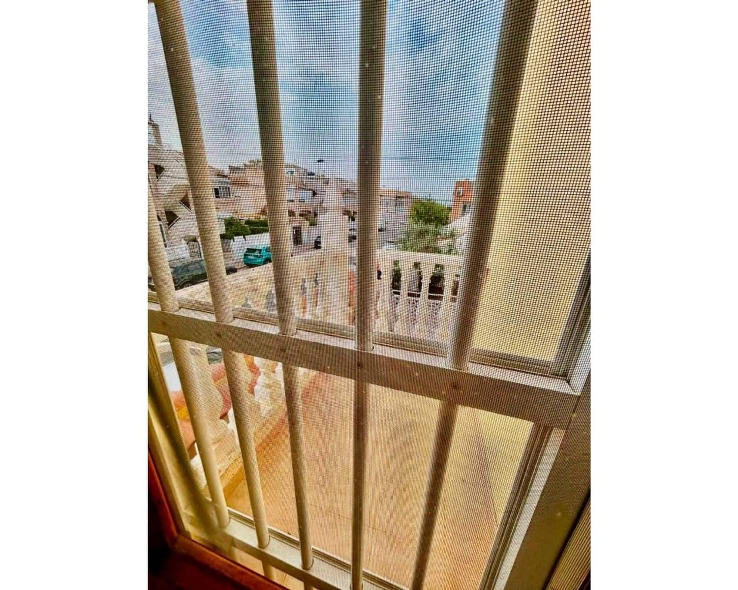 Casa de 3 habitaciones en Torrevieja en venta con garaje - 219.000 € (Ref: 10004956)
