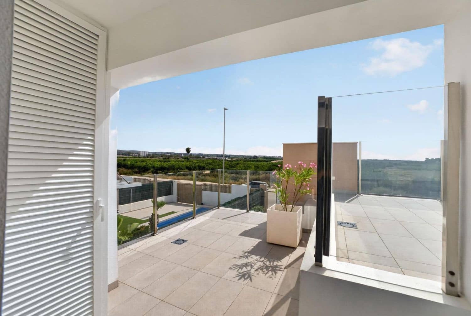 Chalet de 3 habitaciones en Guardamar del Segura en venta con piscina garaje - 445.000 € (Ref: 10006221)