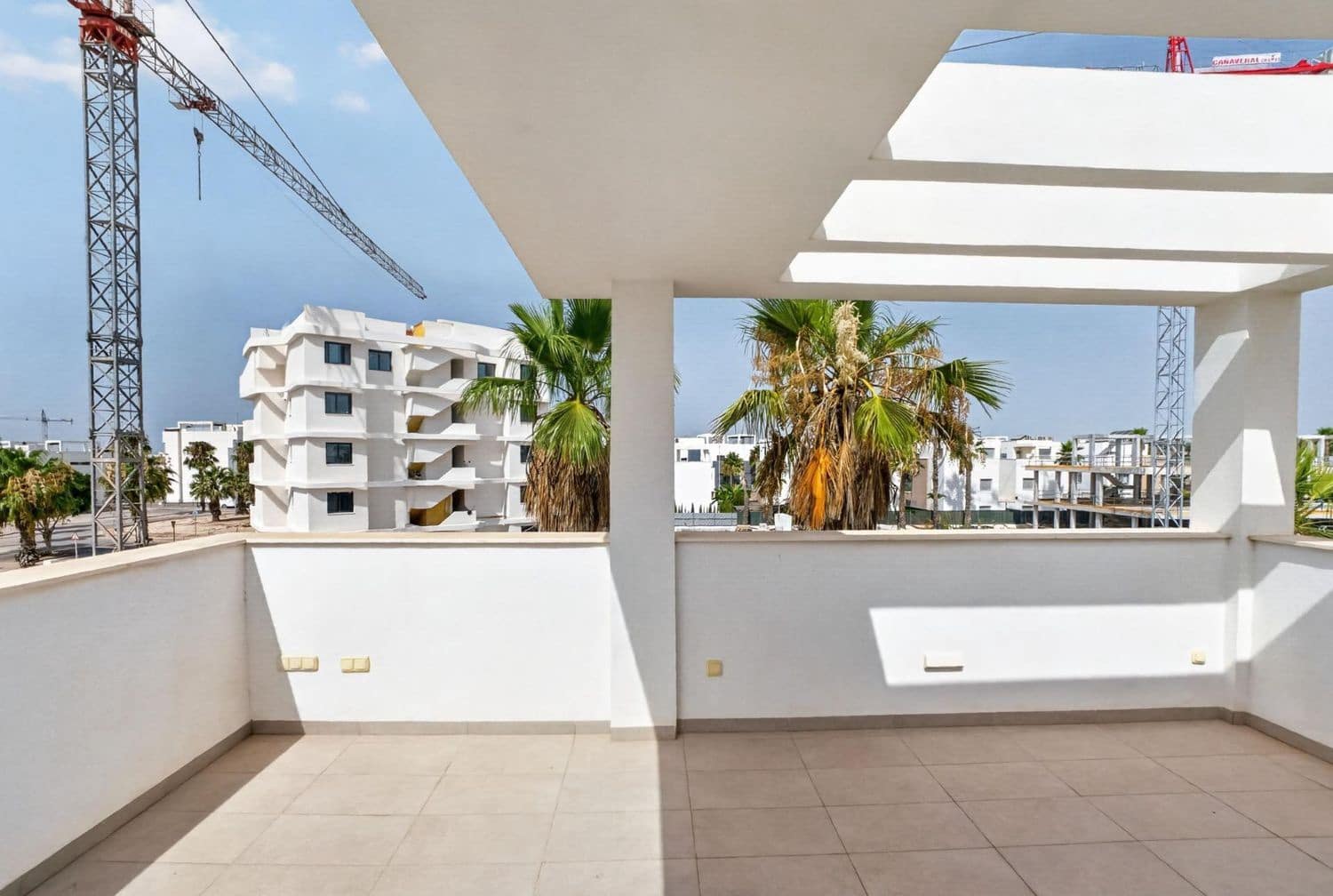 Chalet de 3 habitaciones en Guardamar del Segura en venta con piscina garaje - 445.000 € (Ref: 10006221)