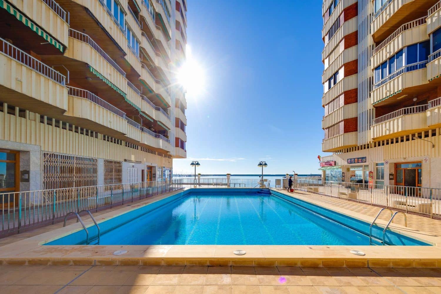 3 quarto Apartamento para venda em Torrevieja com piscina garagem - 256 000 € (Ref: 10007133)