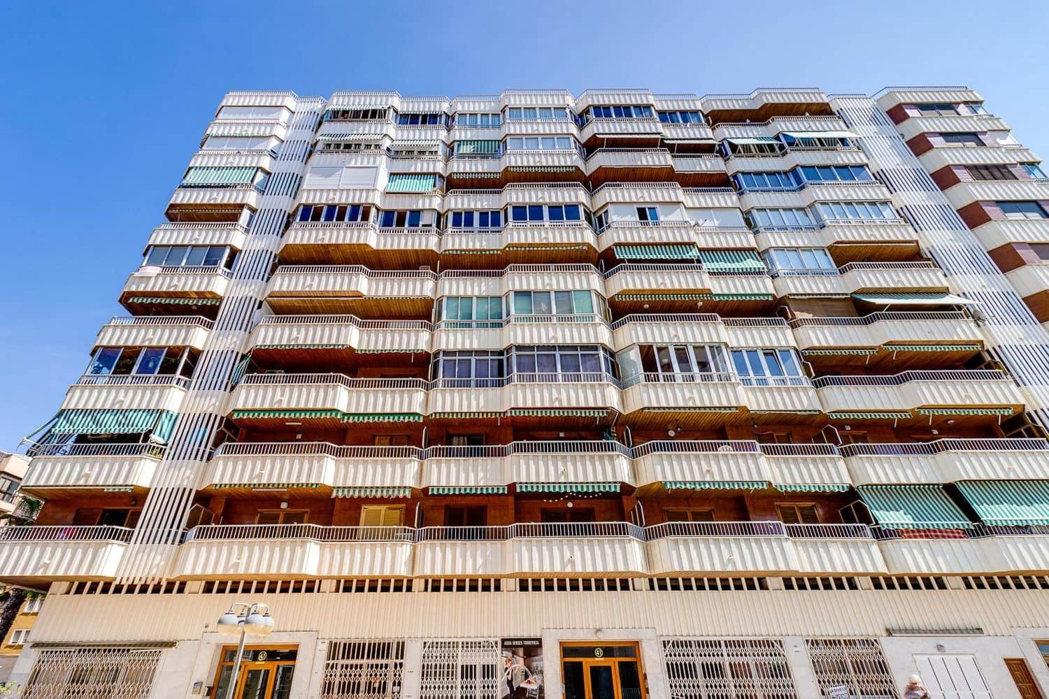 3 quarto Apartamento para venda em Torrevieja com piscina garagem - 256 000 € (Ref: 10007133)