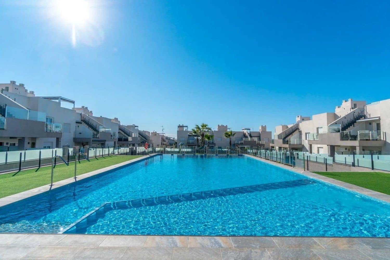 2 quarto Apartamento para venda em Torrevieja com piscina garagem - 255 000 € (Ref: 10008151)