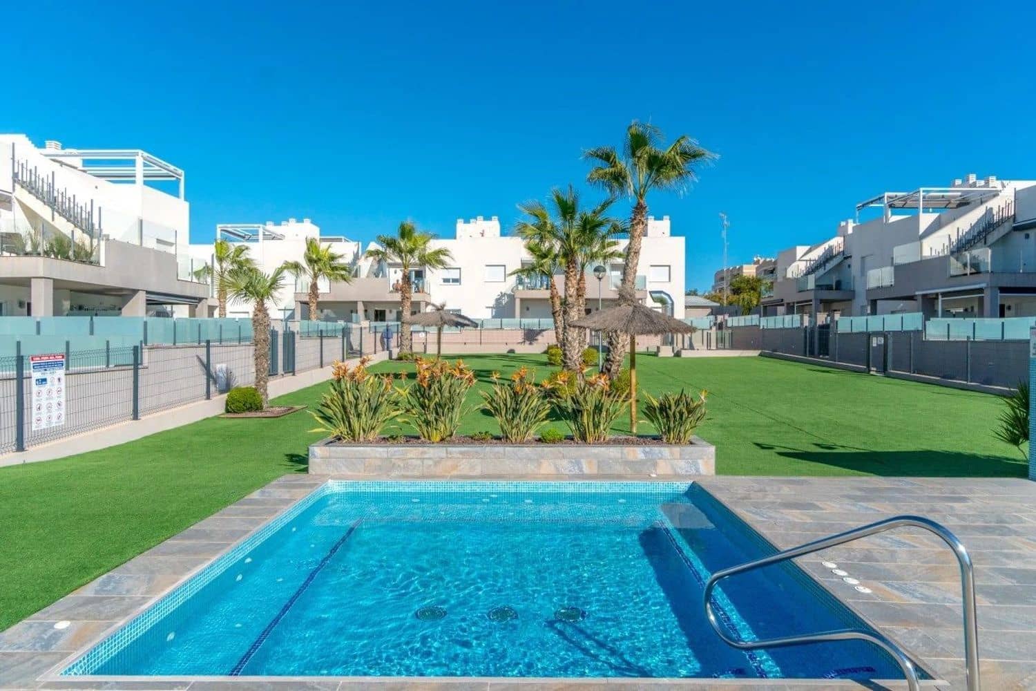 2 quarto Apartamento para venda em Torrevieja com piscina garagem - 255 000 € (Ref: 10008151)