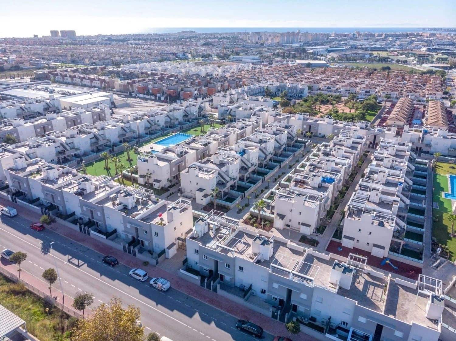 2 quarto Apartamento para venda em Torrevieja com piscina garagem - 255 000 € (Ref: 10008151)
