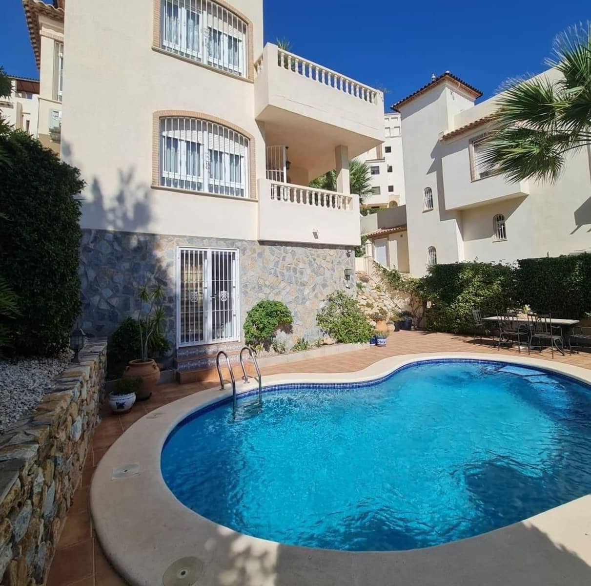 3 soveværelse Villa til salg i Alicante by med swimmingpool garage - € 479.000 (Ref: 10010211)