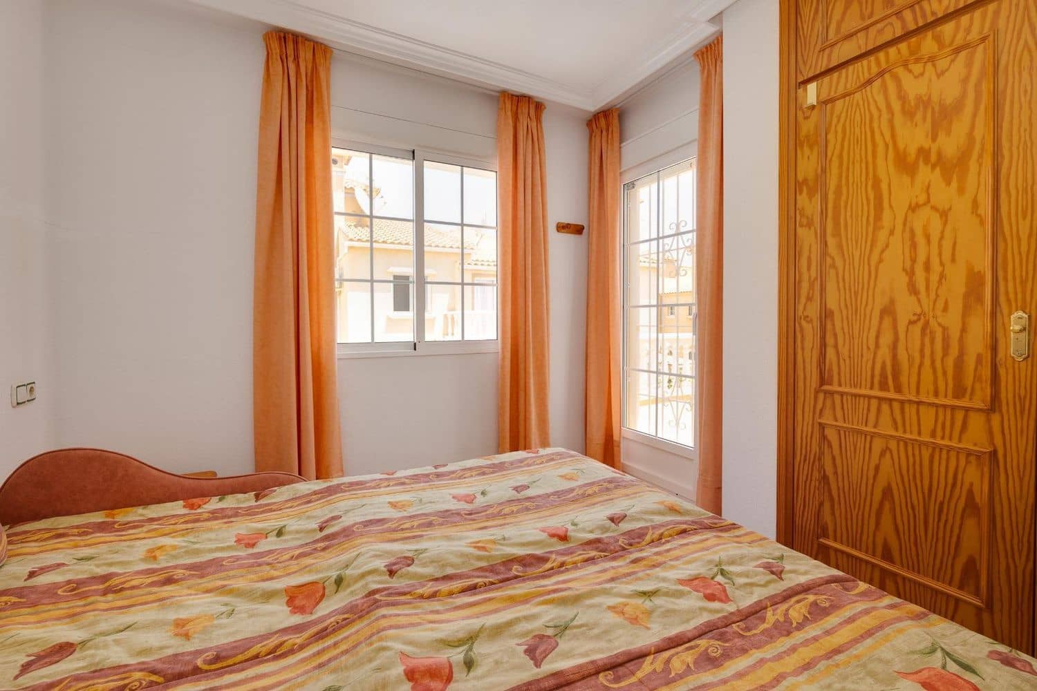 2 slaapkamer Huis te koop in Alicante stad met zwembad garage - € 215.000 (Ref: 10015088)