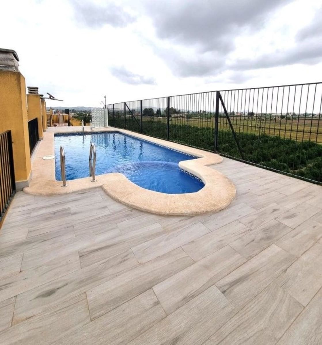 2 Zimmer Apartment zu verkaufen in Daya Nueva mit Pool Garage - 129.500 € (Ref: 10044556)
