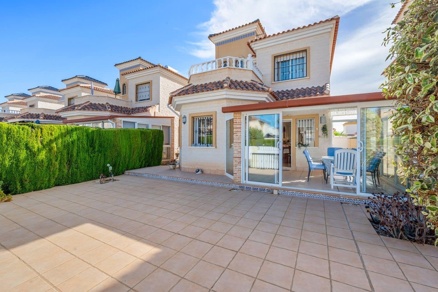 3 bedroom Villa for sale in El Raso with pool garage - € 290,000 (Ref: 10080324)
