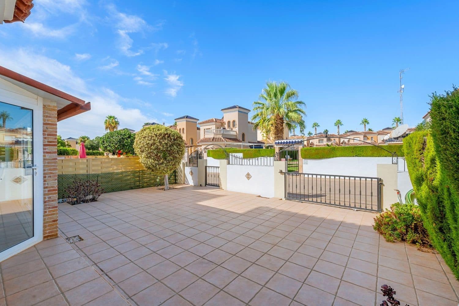 3 bedroom Villa for sale in El Raso with pool garage - € 290,000 (Ref: 10080324)