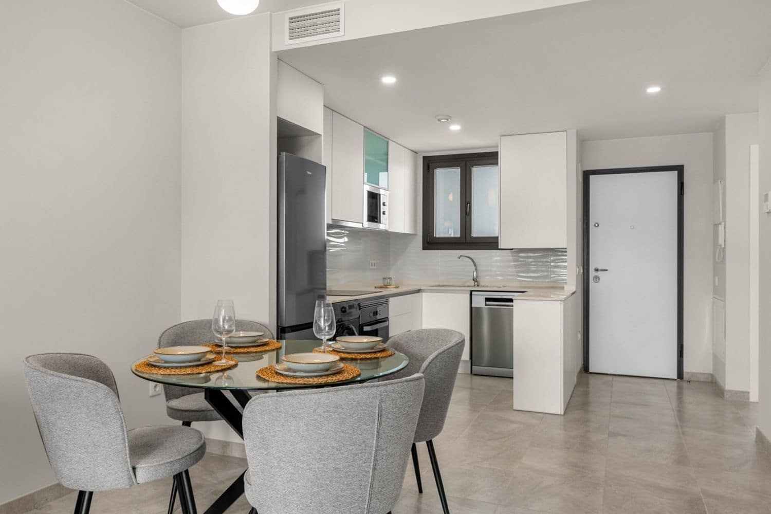 2 sypialnia Apartament na sprzedaż w Filipinas z basenem garażem - 249 000 € (Ref: 10088793)