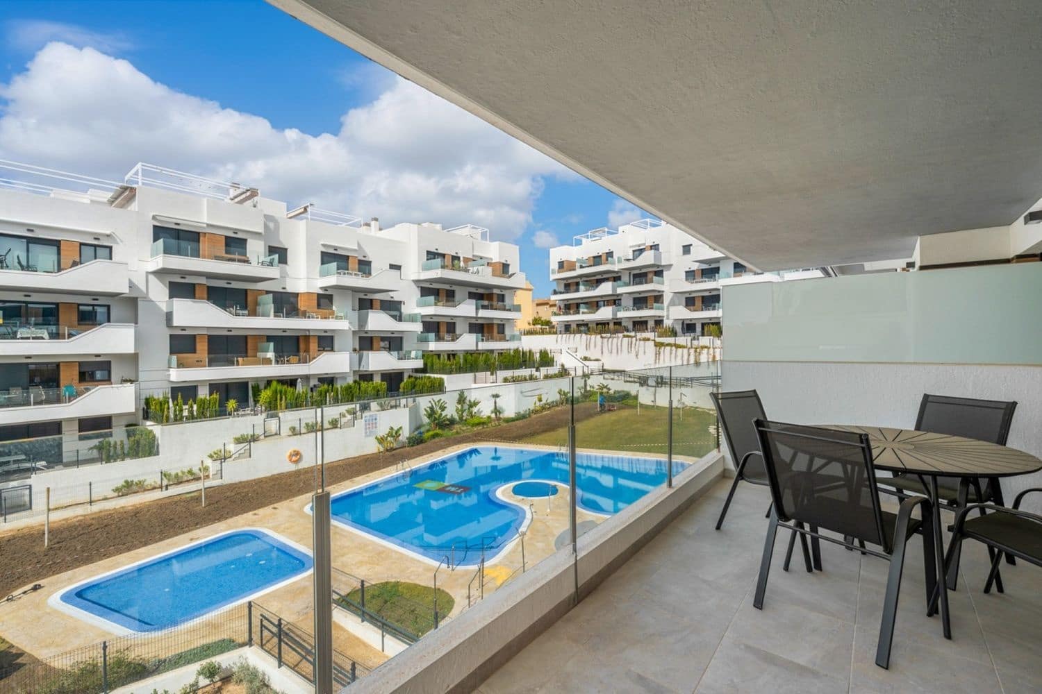 2 sypialnia Apartament na sprzedaż w Filipinas z basenem garażem - 249 000 € (Ref: 10088793)
