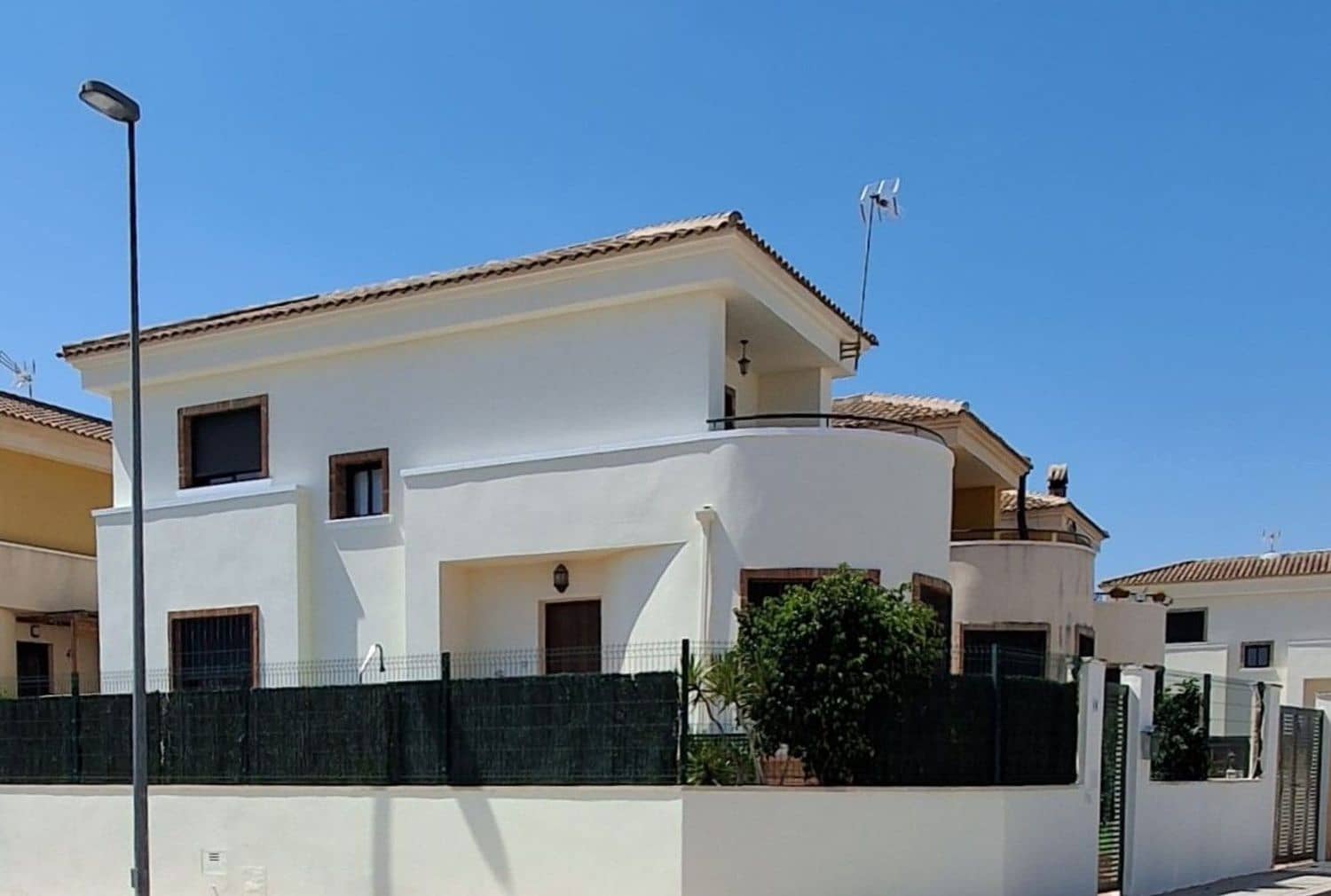 3 soverom Villa til salgs i Benferri med svømmebasseng garasje - € 239 900 (Ref: 10088794)