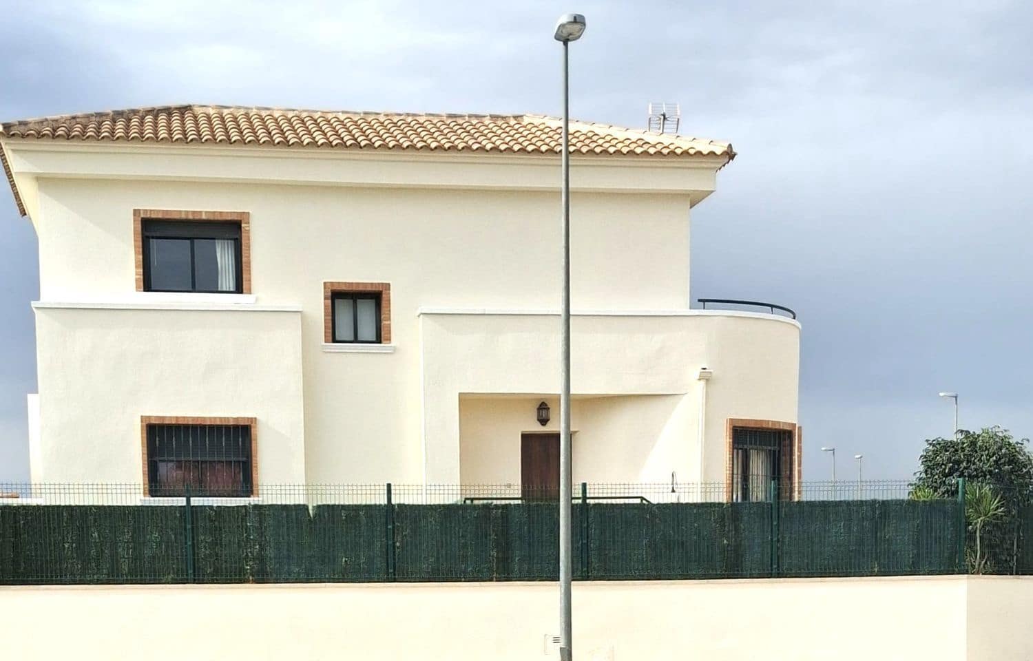3 soverom Villa til salgs i Benferri med svømmebasseng garasje - € 239 900 (Ref: 10088794)