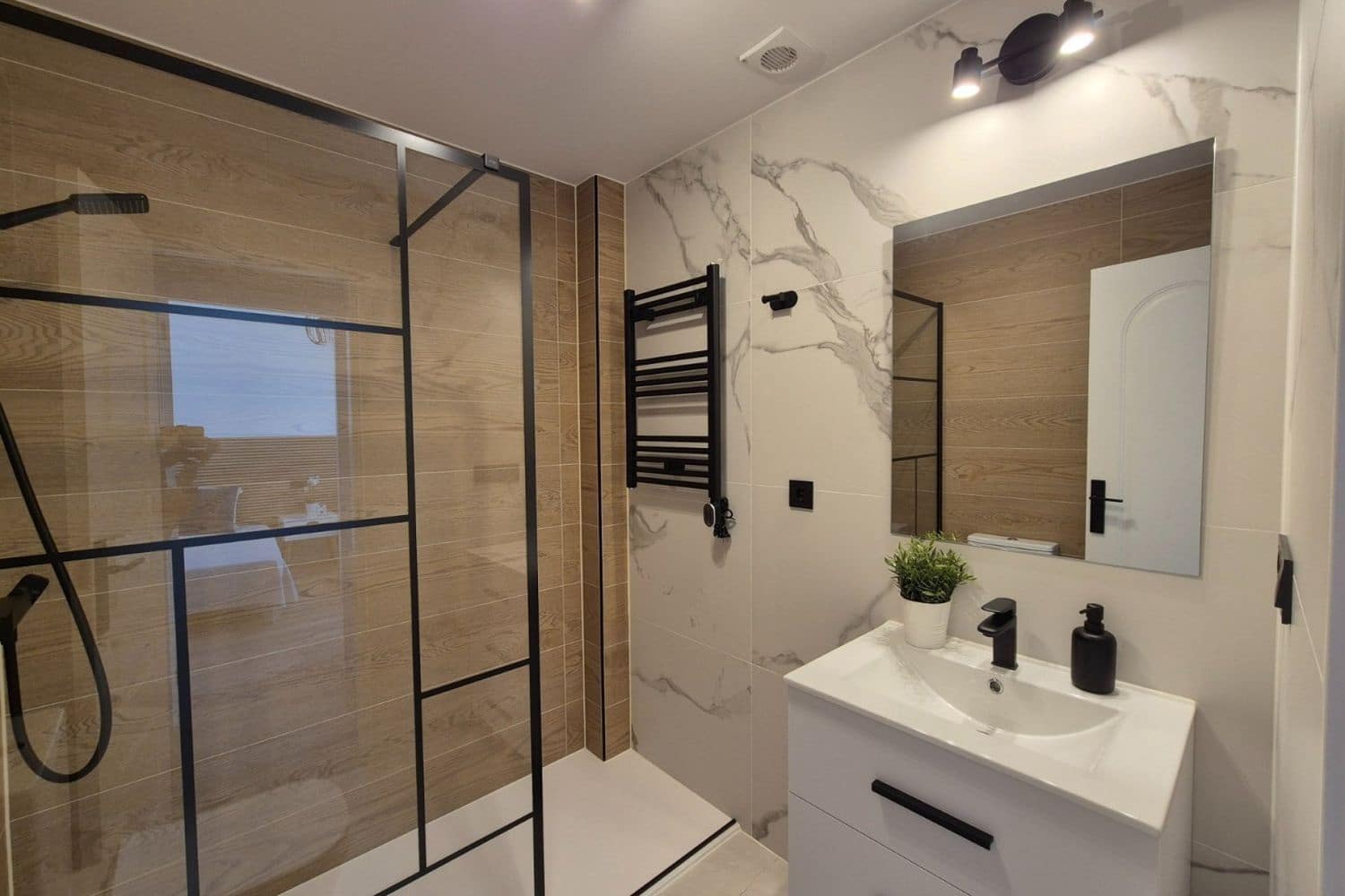 Casa de 3 habitaciones en Alicante / Alacant ciudad en venta con piscina garaje - 268.800 € (Ref: 10094032)