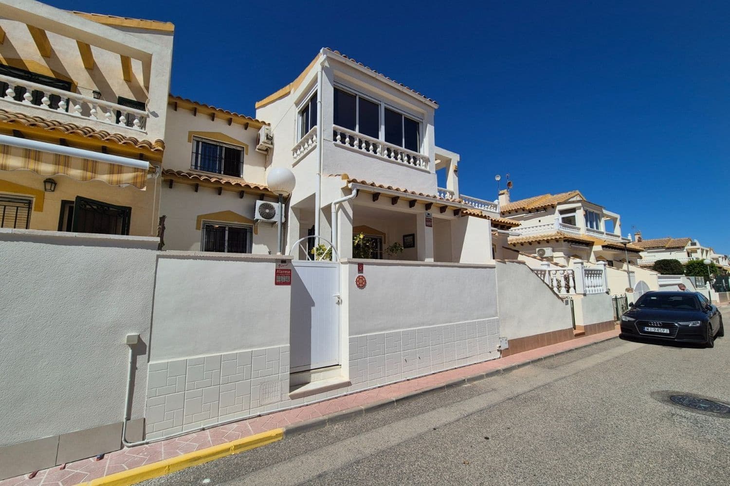 Casa de 3 habitaciones en Alicante / Alacant ciudad en venta con piscina garaje - 268.800 € (Ref: 10094032)
