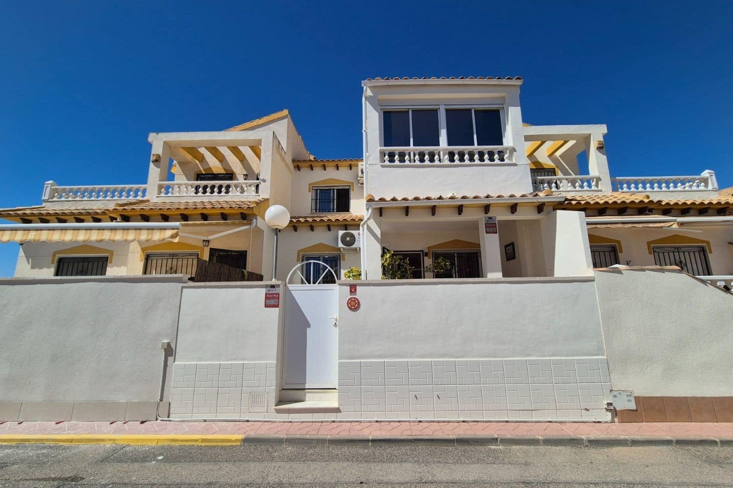 Casa de 3 habitaciones en Alicante / Alacant ciudad en venta con piscina garaje - 268.800 € (Ref: 10094032)