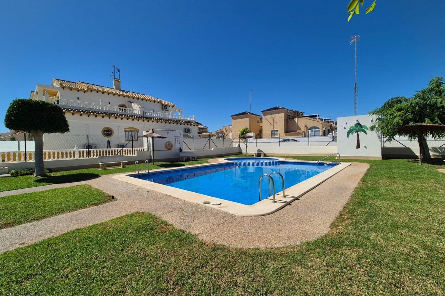 Casa de 3 habitaciones en Alicante / Alacant ciudad en venta con piscina garaje - 268.800 € (Ref: 10094032)