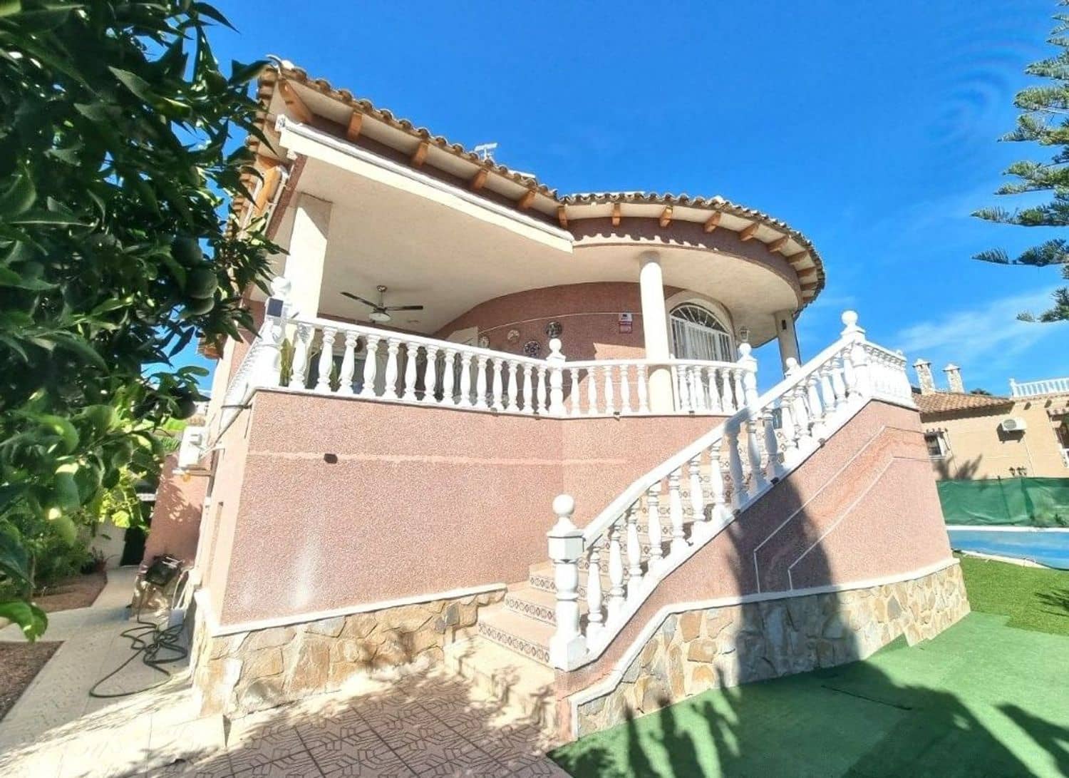 3 soverom Villa til salgs i Benferri med svømmebasseng garasje - € 339 000 (Ref: 10106599)
