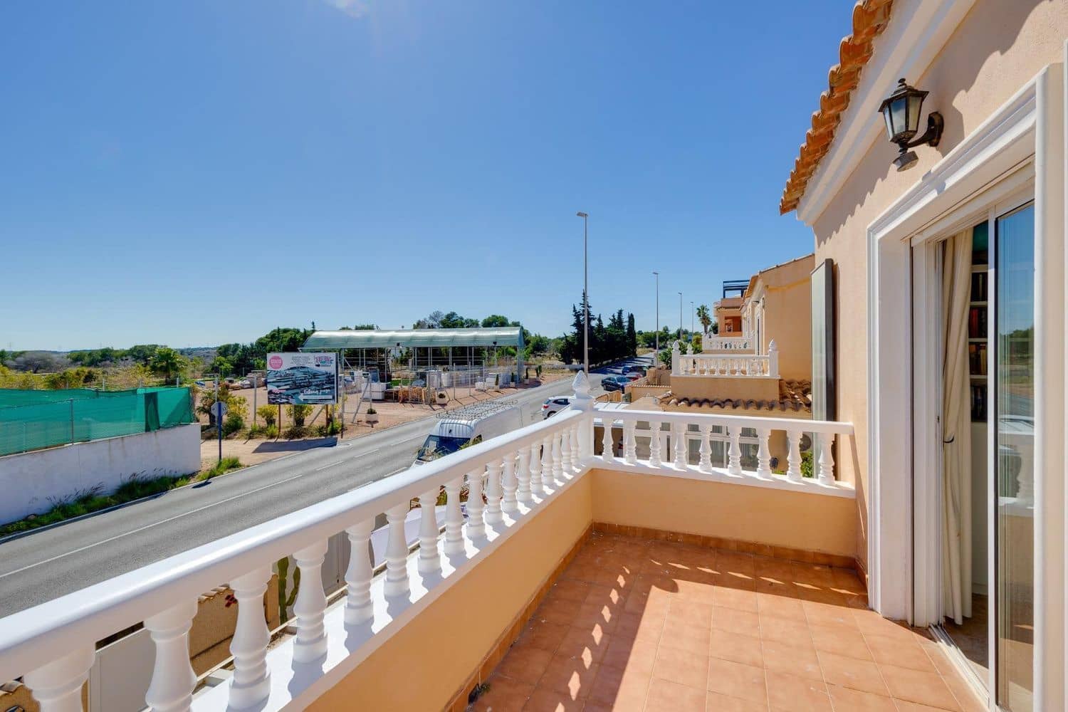 3 soverom Villa til salgs i Alicante by med svømmebasseng garasje - € 229 000 (Ref: 10118617)