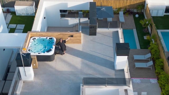 3 makuuhuone Huvila myytävänä paikassa El Chaparral - La Siesta - La Torreta, Torrevieja mukana uima-altaan 
autotalli - 595 000 € (Ref: 10139200)